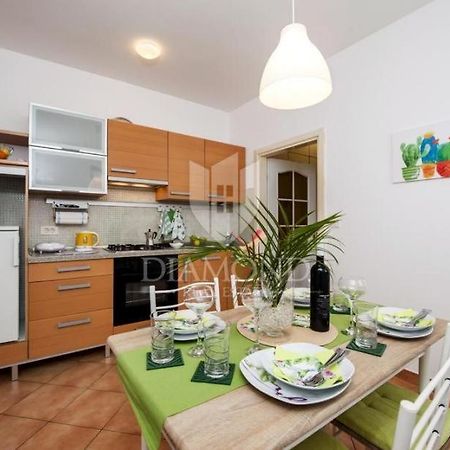 Santa Eufemia Rovinj 10Min Walk To City & Free Garage Parking Apartment ภายนอก รูปภาพ